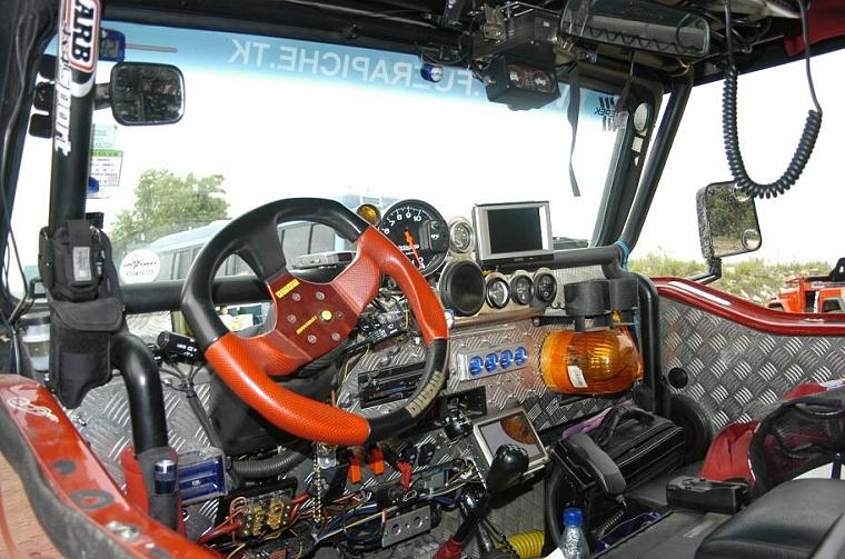 Interior de Jeep equipado 4x4